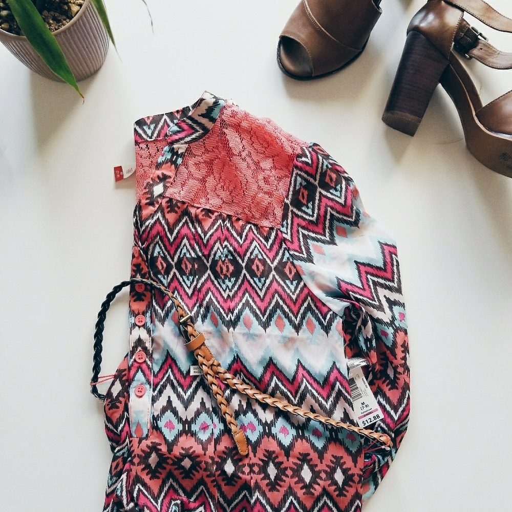 NEW* No Boundries Lace Belted Blouse 《sz M》